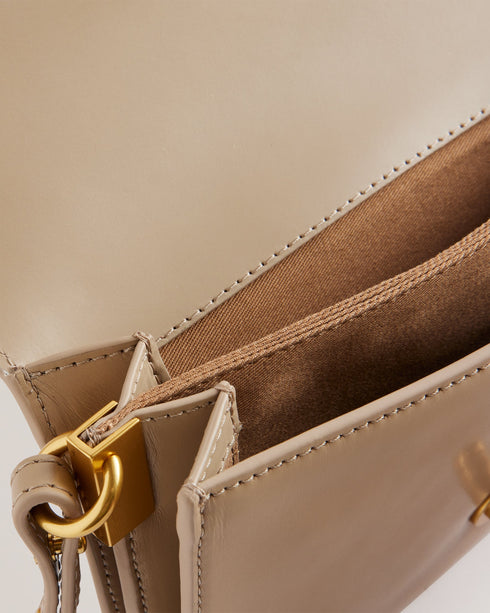 {{ product.type }} - Ted Baker London - Kosovo - KKAYSA