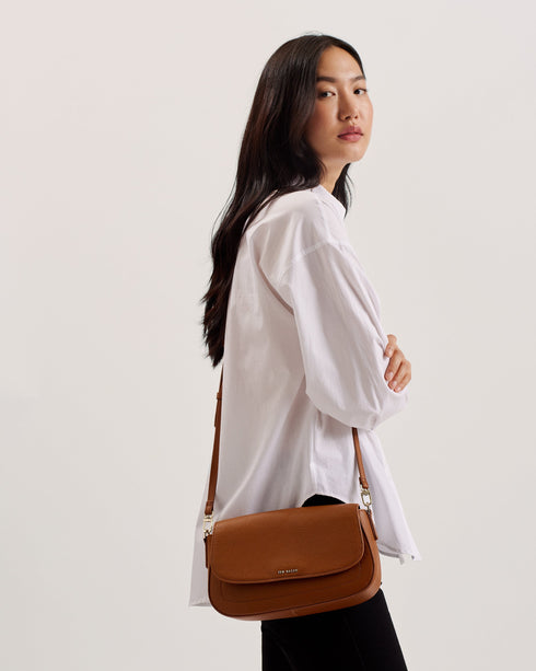 {{ product.type }} - Ted Baker London - Kosovo - DARILIE