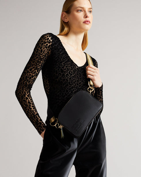 {{ product.type }} - Ted Baker London - Kosovo - DARCELO